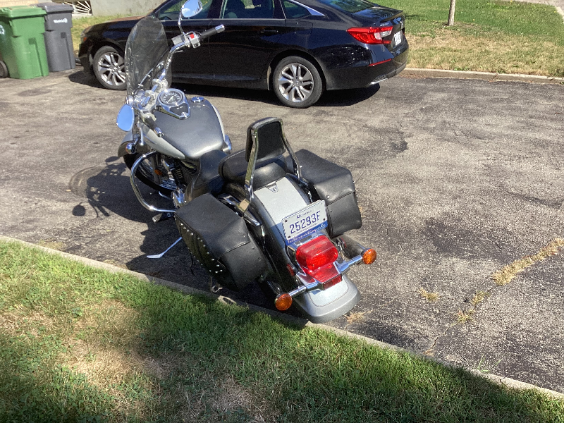 ? « Custom légendaire ?? Suzuki Volusia 800 ? Pneus neufs + accessoires ? 2 700 $ ! »