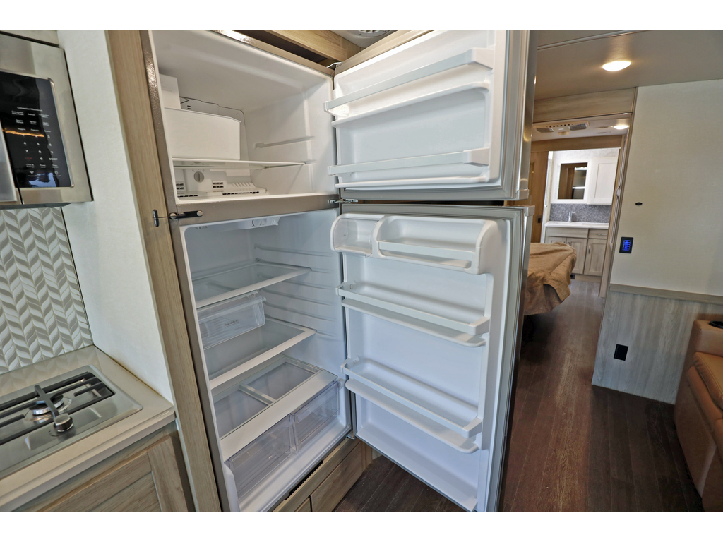 Winnebago Adventurer 2022 à vendre