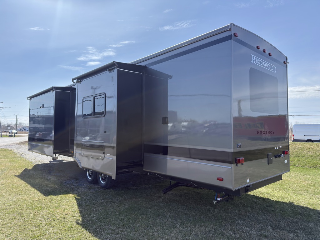 Crossroads RV Redwood Regency 3721FDB 2025 à vendre