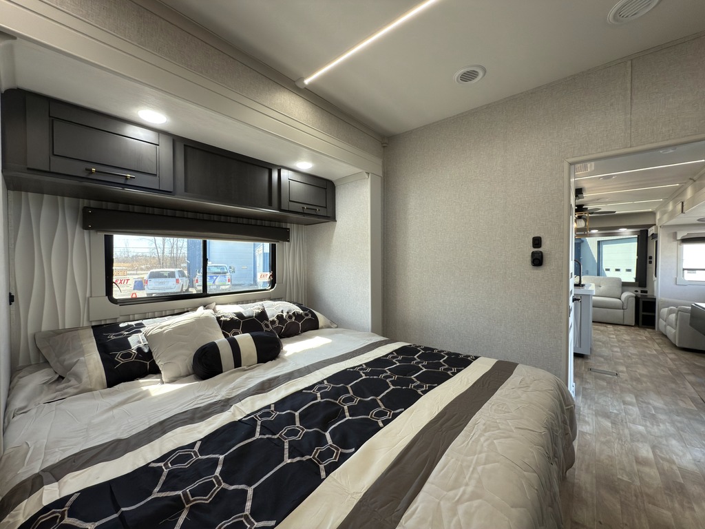 Crossroads RV Redwood Regency 3721FDB 2025 à vendre