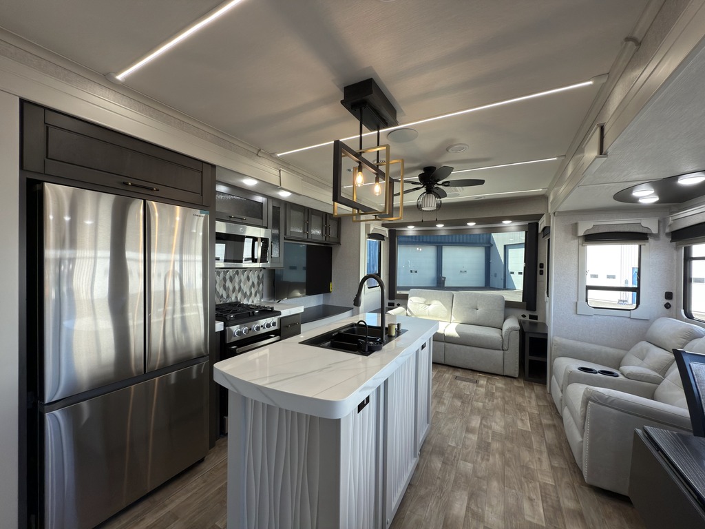 Crossroads RV Redwood Regency 3721FDB 2025 à vendre