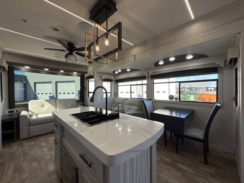 Crossroads RV Redwood Regency 3721FDB 2025 à vendre