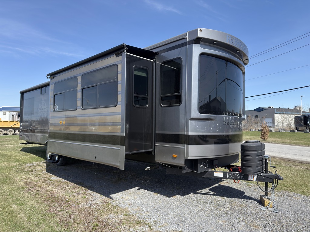 Crossroads RV Redwood Regency 3721FDB 2025