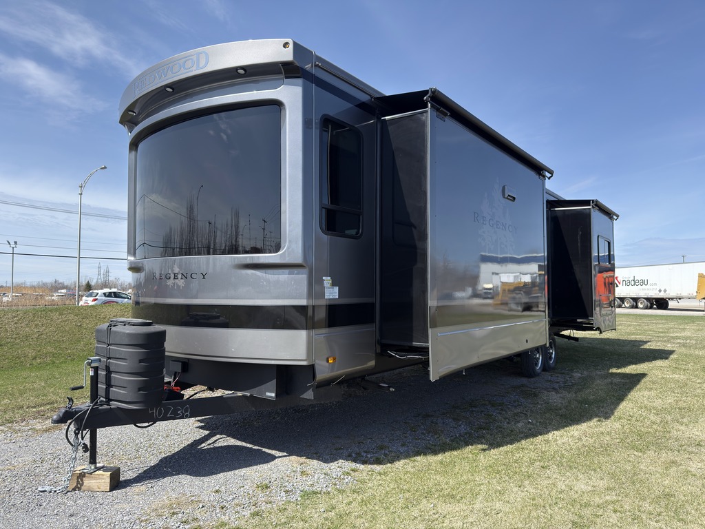 Crossroads RV Redwood Regency 3721FDB 2025 à vendre