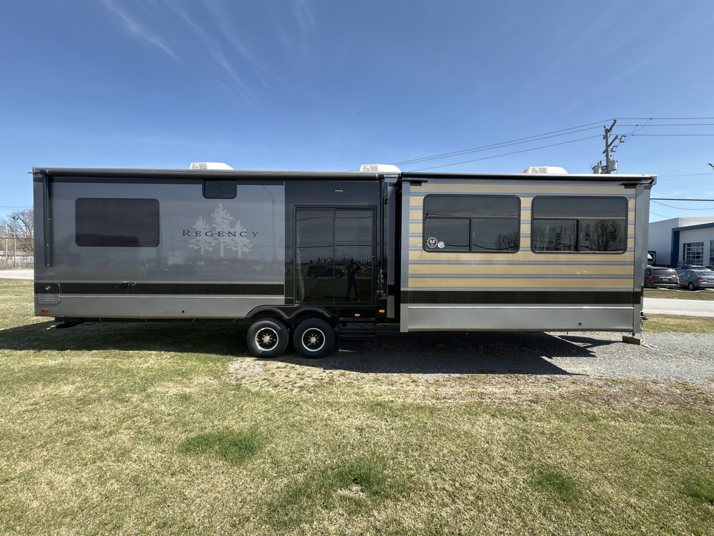 Crossroads RV Redwood Regency 3721FDB 2025 à vendre