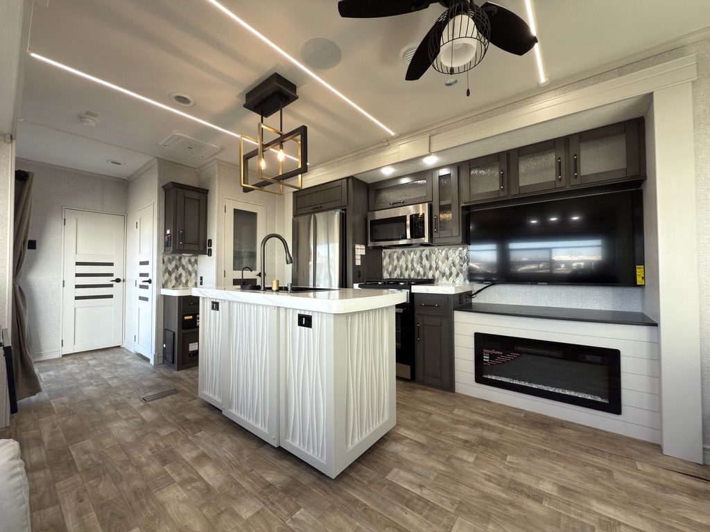 Crossroads RV Redwood Regency 3721FDB 2025 à vendre