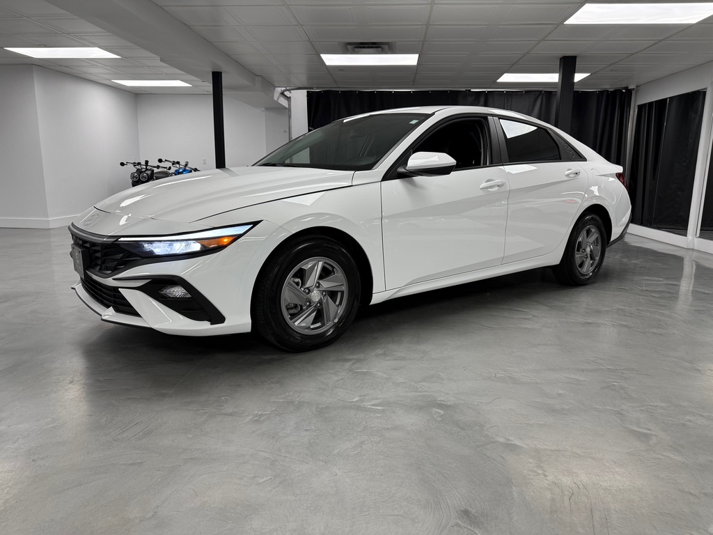Hyundai Elantra 2.0L 4-CYL • IVT AUTOMATIC • FWD• APPLE CARPLAY & 2025