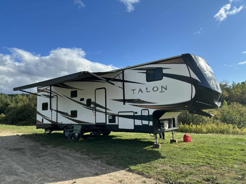 FIFTH WHEEL JAYCO TALON CARGO TOY HAULER 2018 - GARAGE 8 X 13 PIEDS 