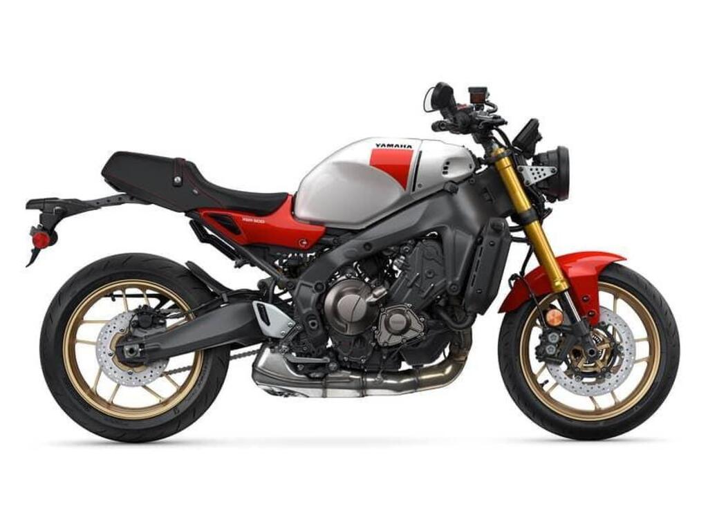 Yamaha XSR900 2025