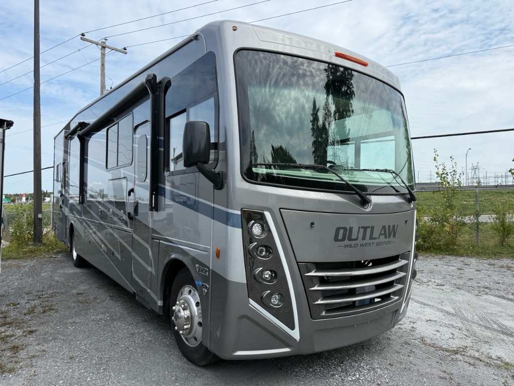 Thor Motor Coach Outlaw 38M CARGO Essence 2026