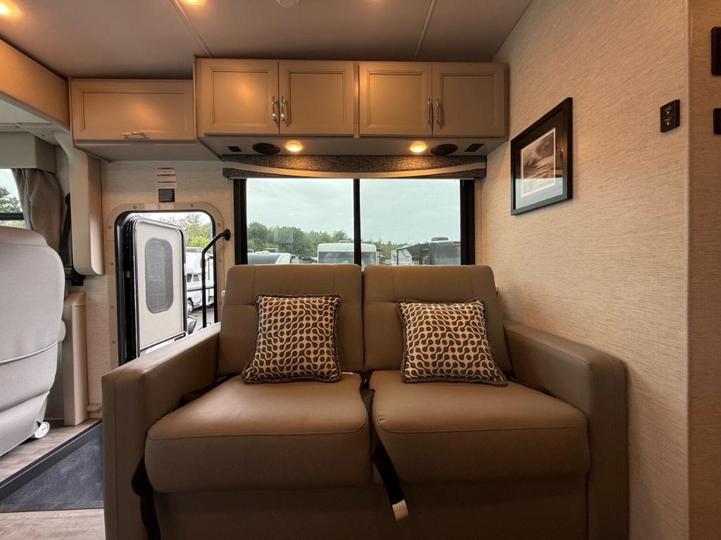 Thor Motor Coach Outlaw 38M CARGO Essence 2026 à vendre