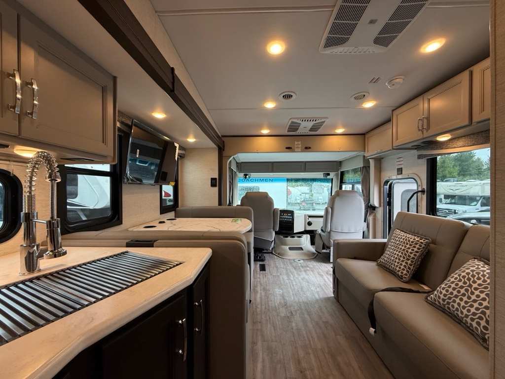 Thor Motor Coach Outlaw 38M CARGO Essence 2026 à vendre