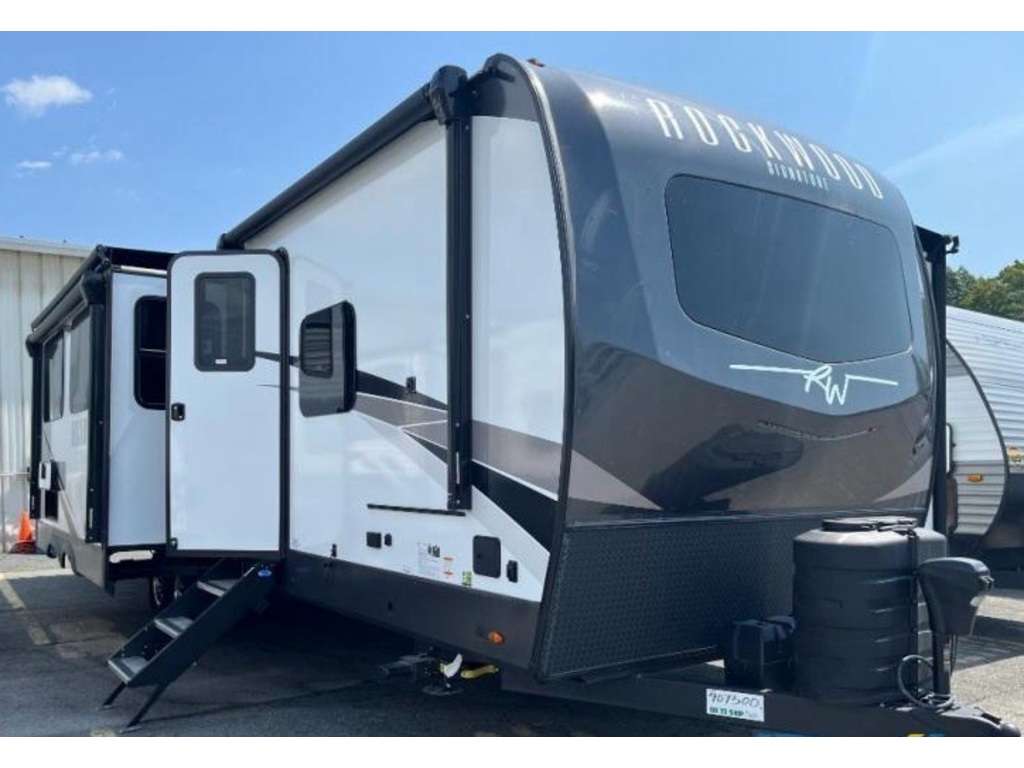 Rockwood Ultra Lite 8338DB 2025