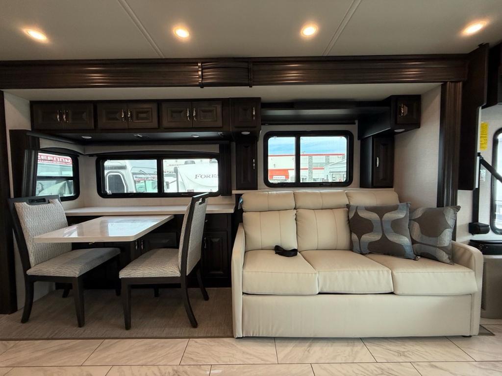 Fleetwood Discovery 38W DIESEL 2025 à vendre