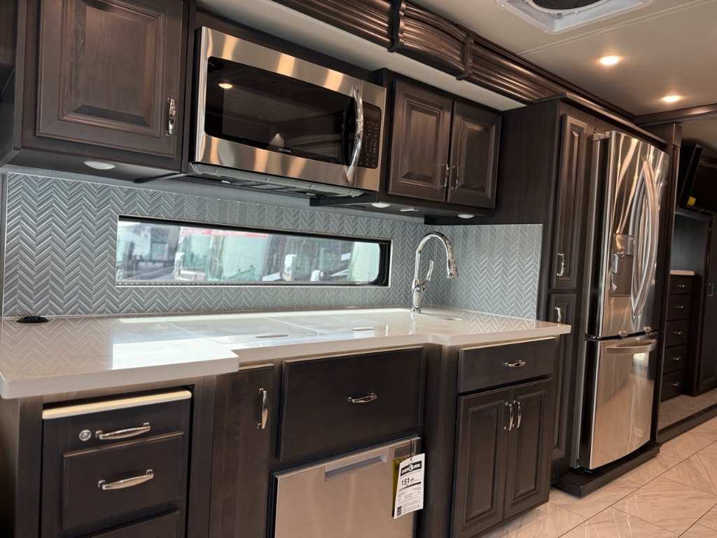 Fleetwood Discovery 38W DIESEL 2025 à vendre