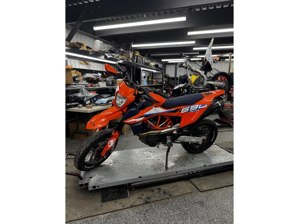 KTM 690 SMC R 2024