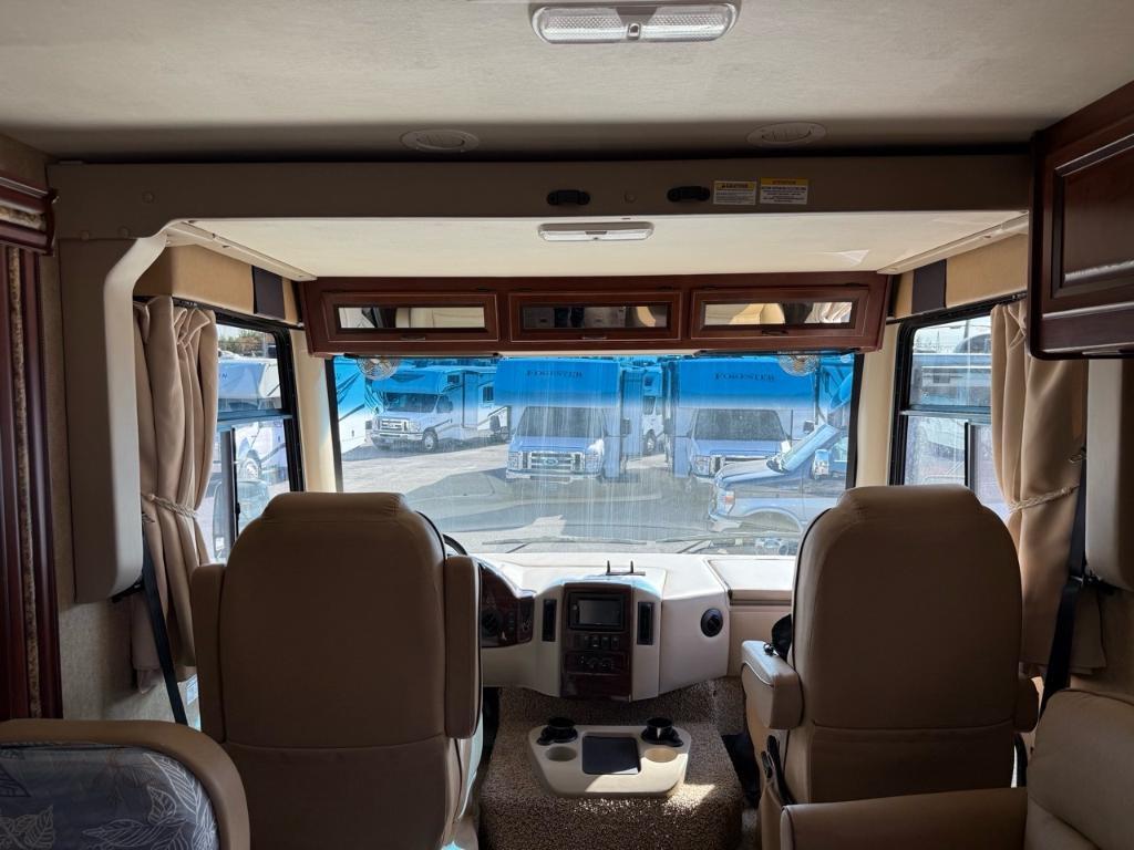 Thor Motor Coach Hurricane 32N ESSENCE 2015 à vendre
