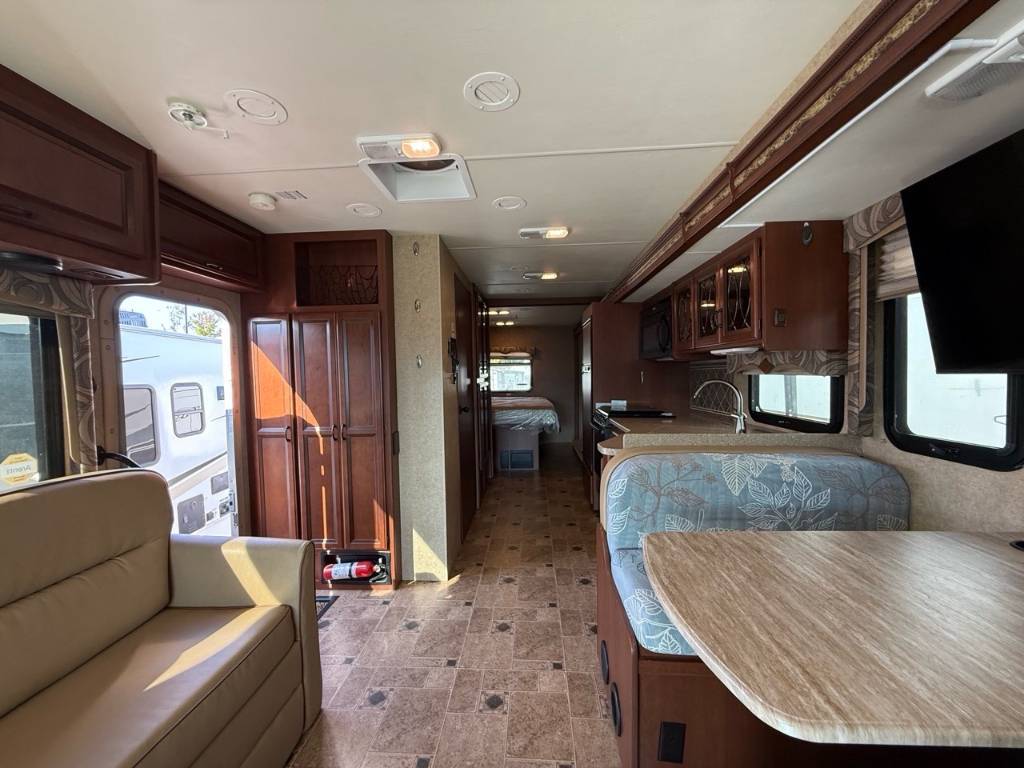 Thor Motor Coach Hurricane 32N ESSENCE 2015 à vendre