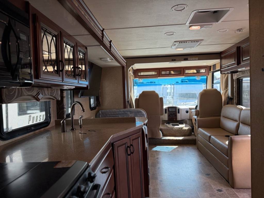 Thor Motor Coach Hurricane 32N ESSENCE 2015 à vendre