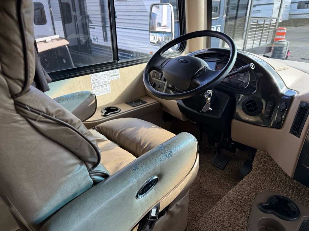 Thor Motor Coach Hurricane 32d 2011 à vendre