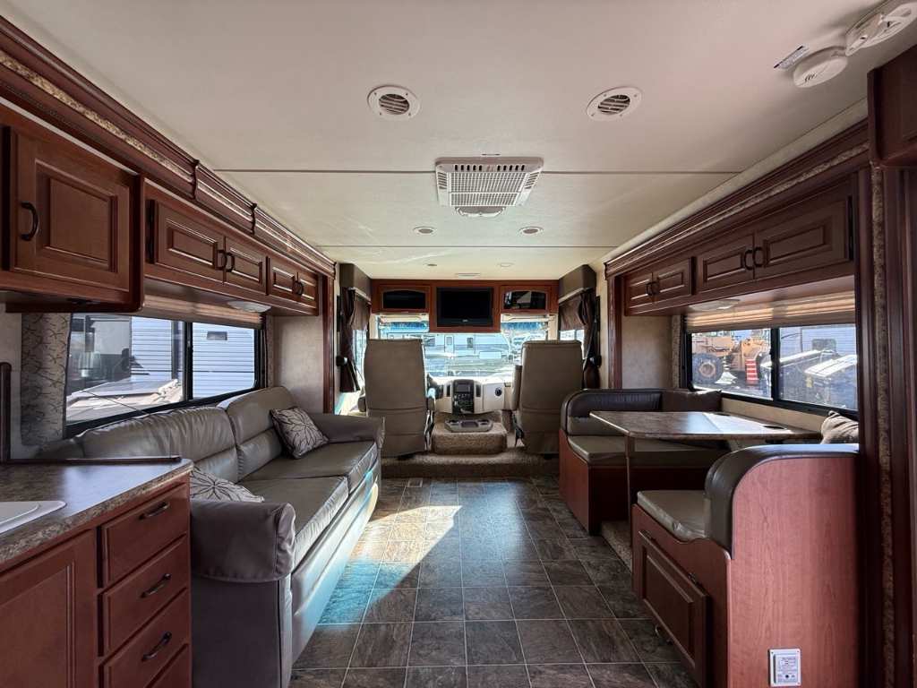 Thor Motor Coach Hurricane 32d 2011 à vendre