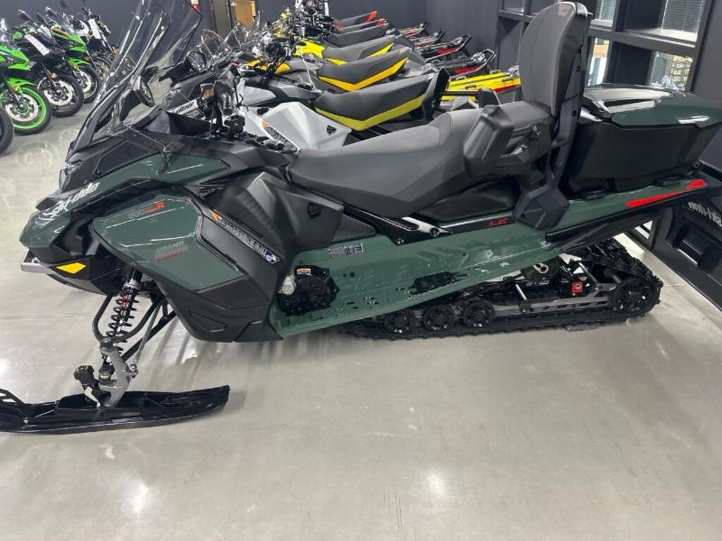 Ski-Doo GRAND TOURING LE w/ LUXURY Pkg 900 ACE Turbo R Sil 2024