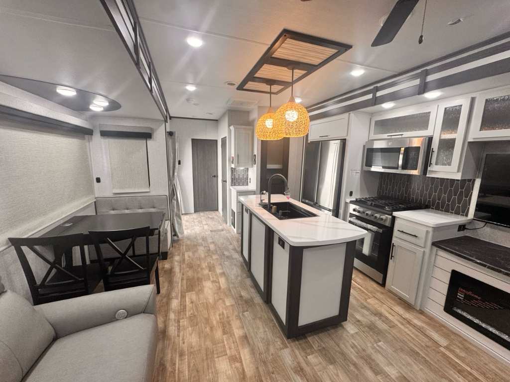 Keystone RV HAMPTON 372FDB 2026 à vendre