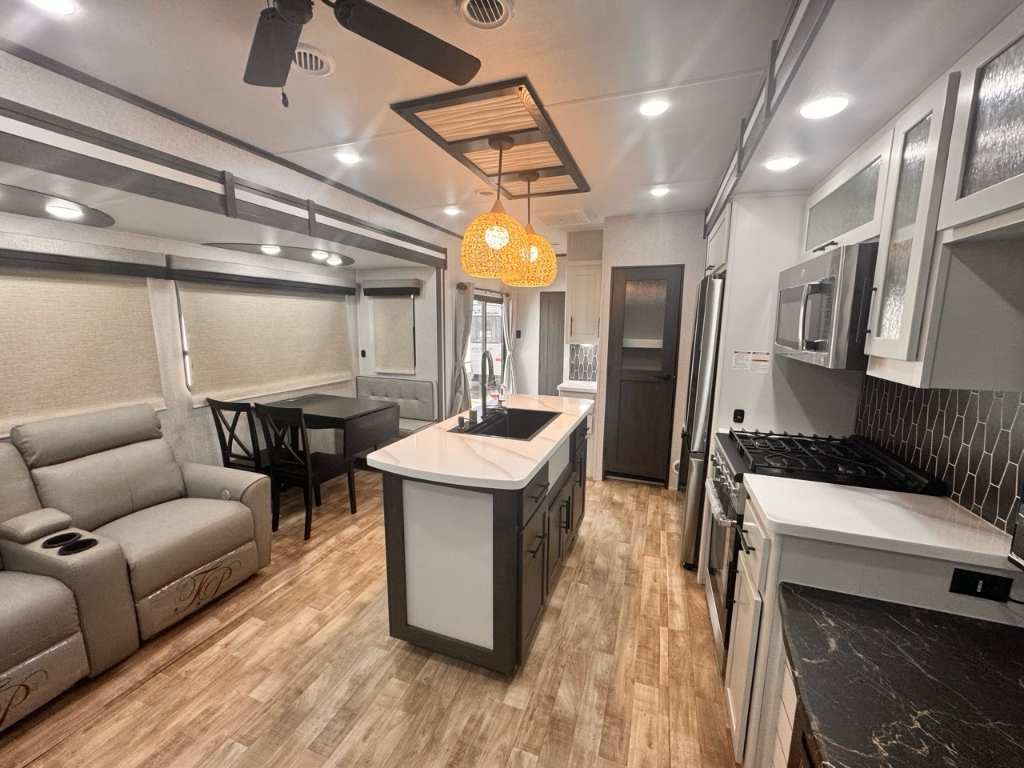Keystone RV HAMPTON 372FDB 2026 à vendre