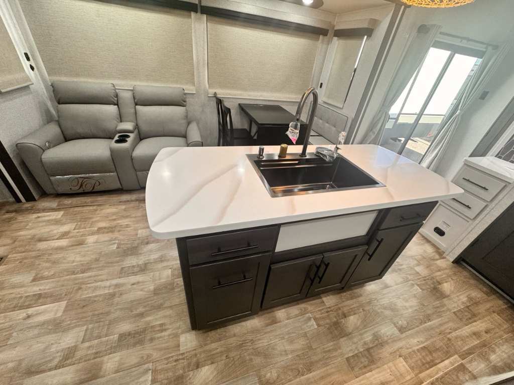 Keystone RV HAMPTON 372FDB 2026 à vendre