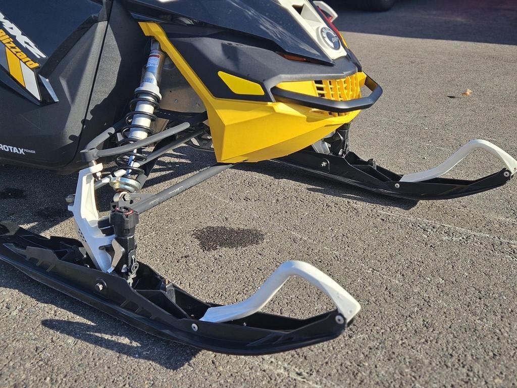 Ski-Doo MXZ BLIZZARD 1200 2018 à vendre
