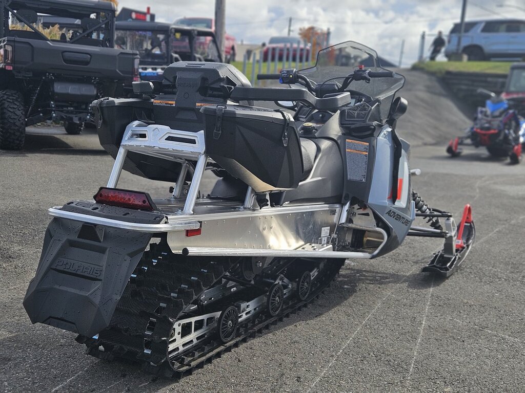 Polaris 550 VOYAGEUR ADVENTURE 144 northstar 2024 à vendre