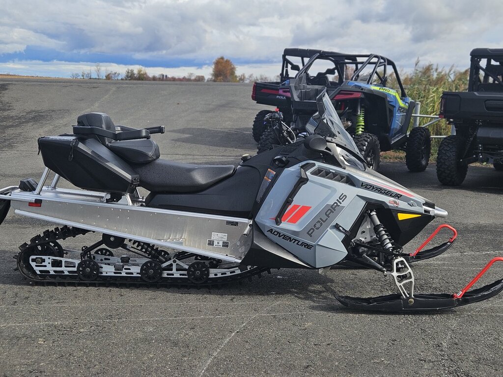 Polaris 550 VOYAGEUR ADVENTURE 144 northstar 2024 à vendre