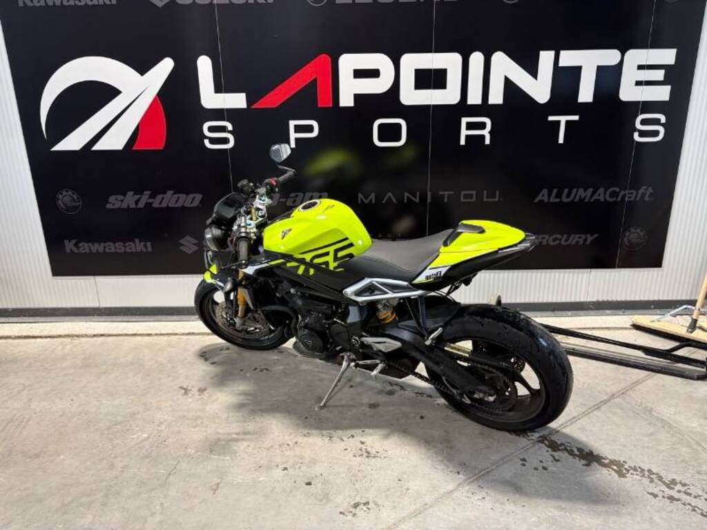 Triumph Triumph street 2024