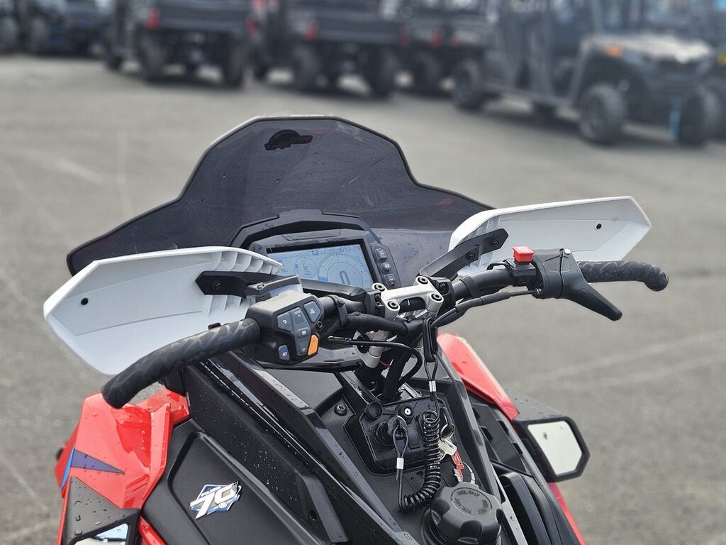 Polaris 9R INDY XCR 136 2025 à vendre