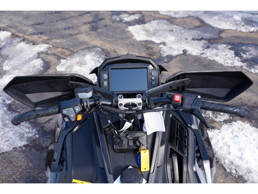 Polaris 9R INDY XCR 136 2025 à vendre