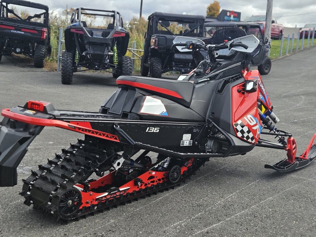 Polaris 9R INDY XCR 136 2025 à vendre