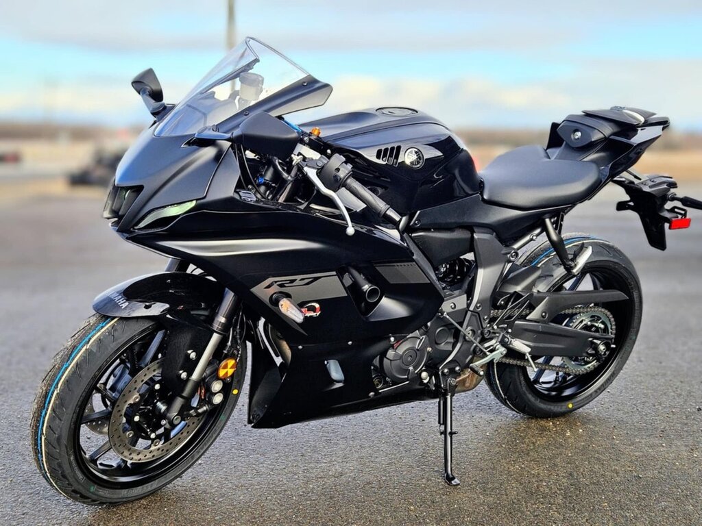 Yamaha R7 2025
