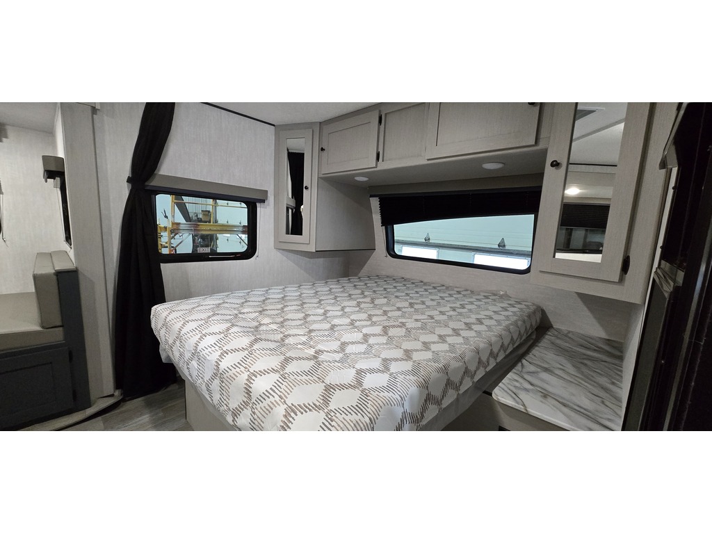 Apex Ultra-Lite 241BHS 2025 à vendre