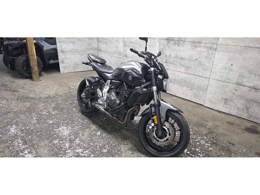 Yamaha FZ07 2015 à vendre