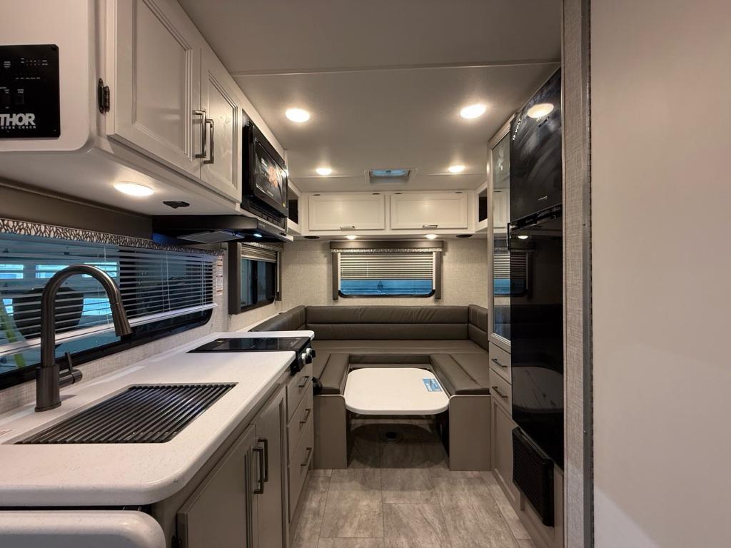 Thor Motor Coach Echelon LC19 Essence 2026 à vendre