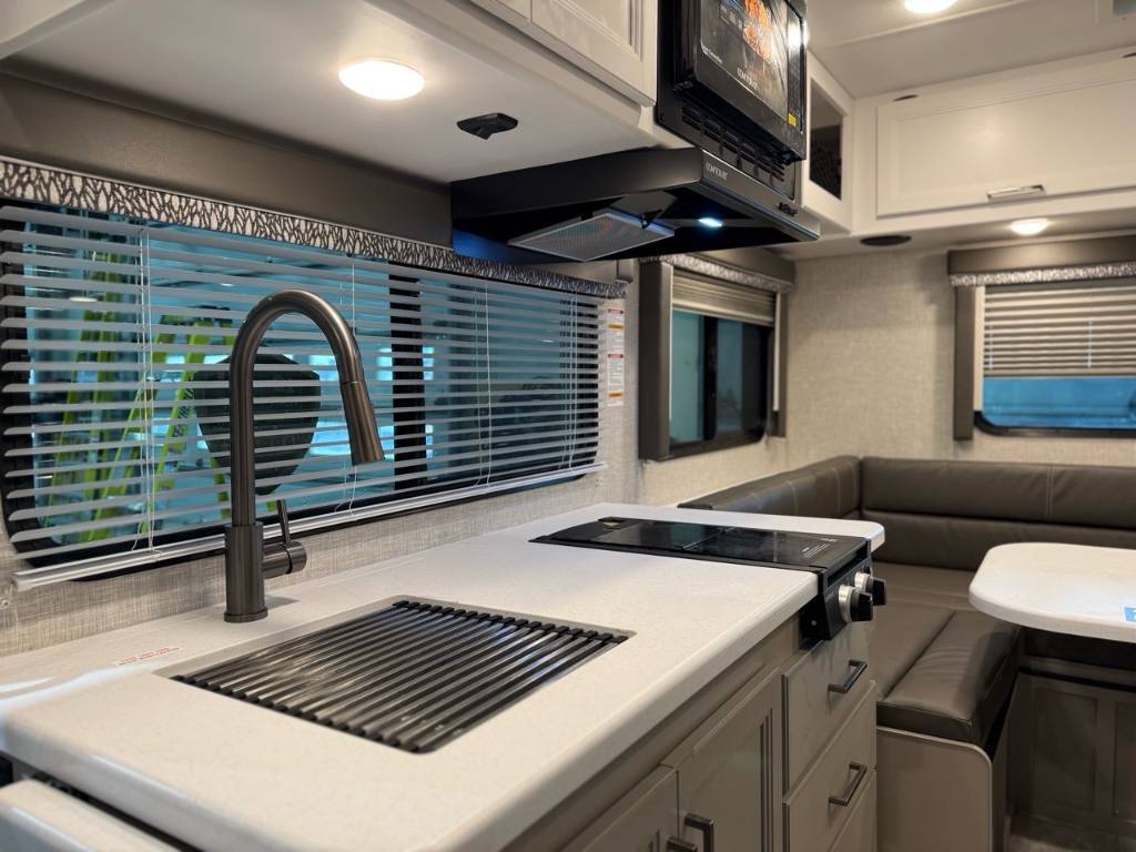 Thor Motor Coach Echelon LC19 Essence 2026 à vendre