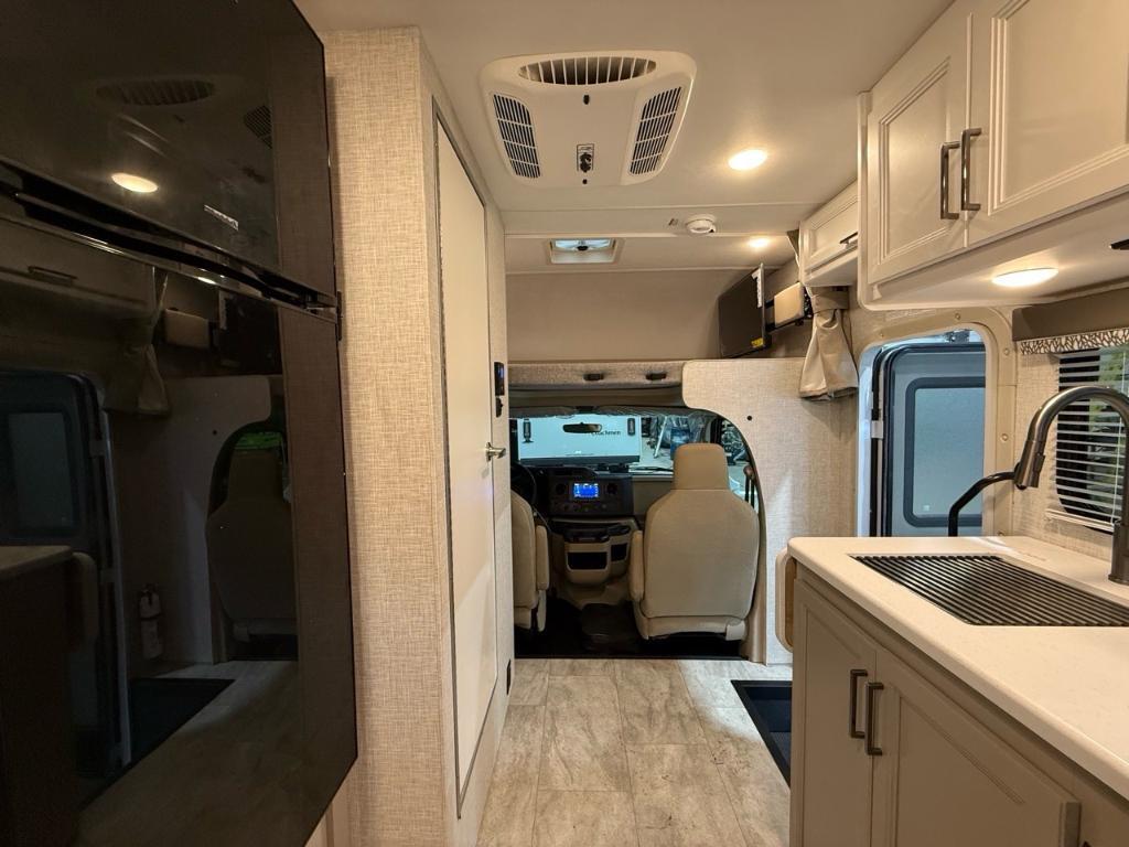 Thor Motor Coach Echelon LC19 Essence 2026 à vendre