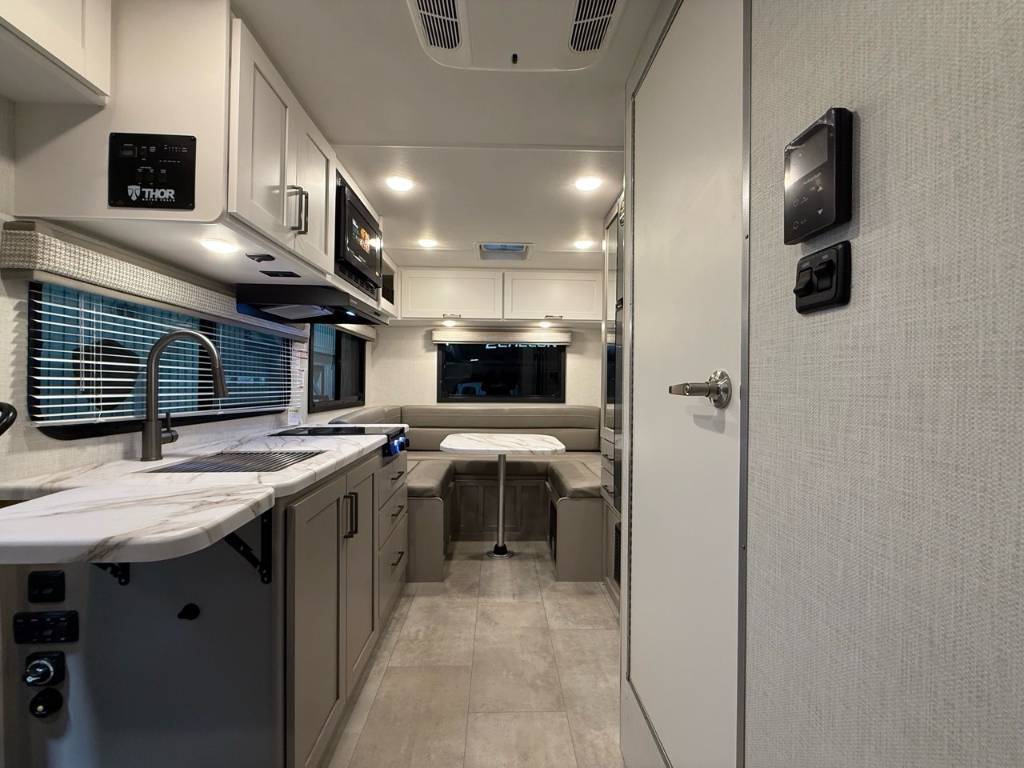 Thor Motor Coach Echelon LC19 Essence 2026 à vendre