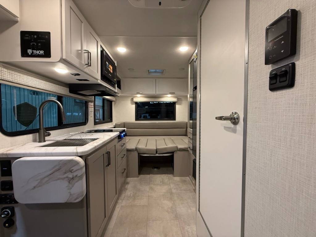 Thor Motor Coach Echelon LC19 Essence 2026 à vendre