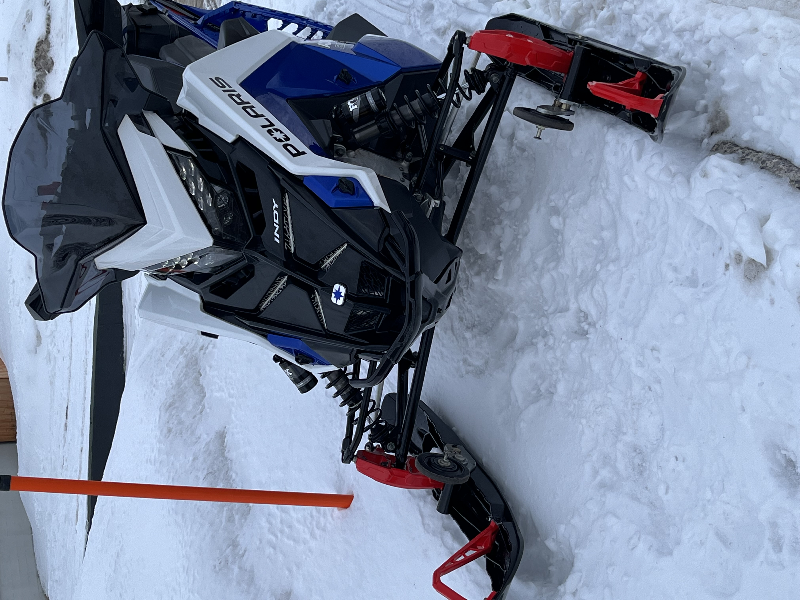 Motoneige Polaris Indy Adventure 2023