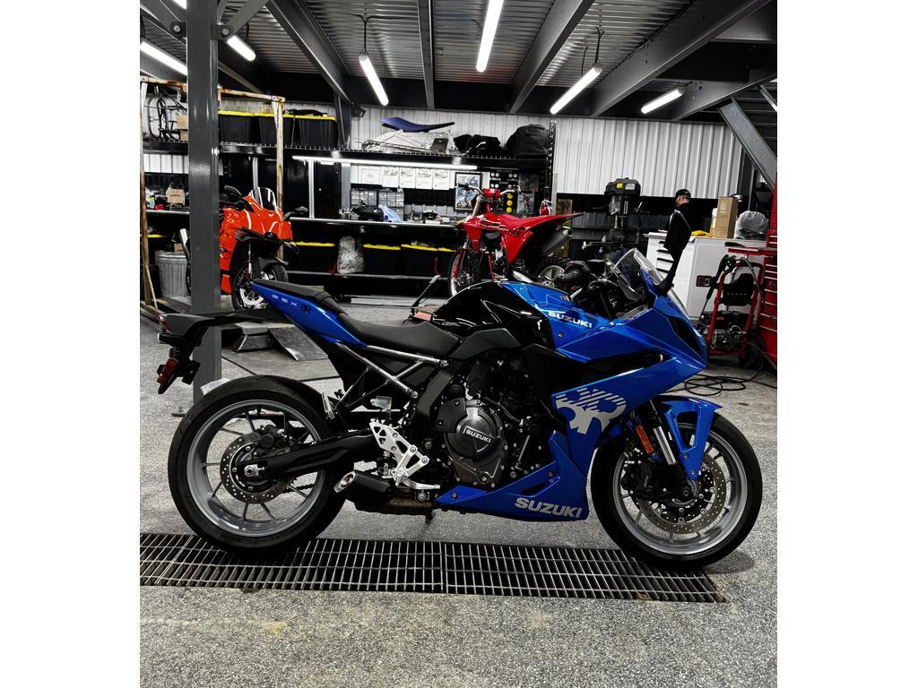 Suzuki GSX-8RM4 2024