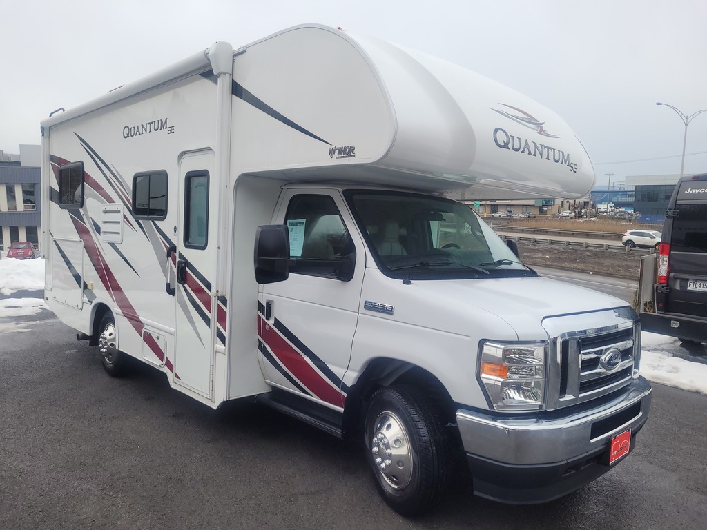 Thor Motor Coach Quantum 2022