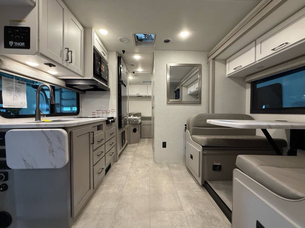 Thor Motor Coach Echelon LZ25 Essence 2026 à vendre