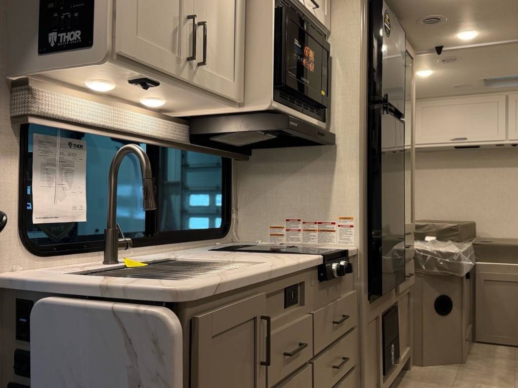 Thor Motor Coach Echelon LZ25 Essence 2026 à vendre