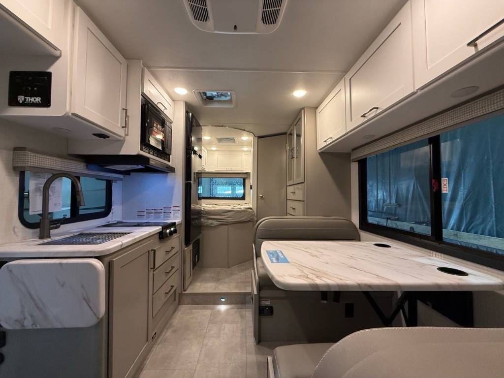 Thor Motor Coach Echelon LC21 Essence 2026 à vendre